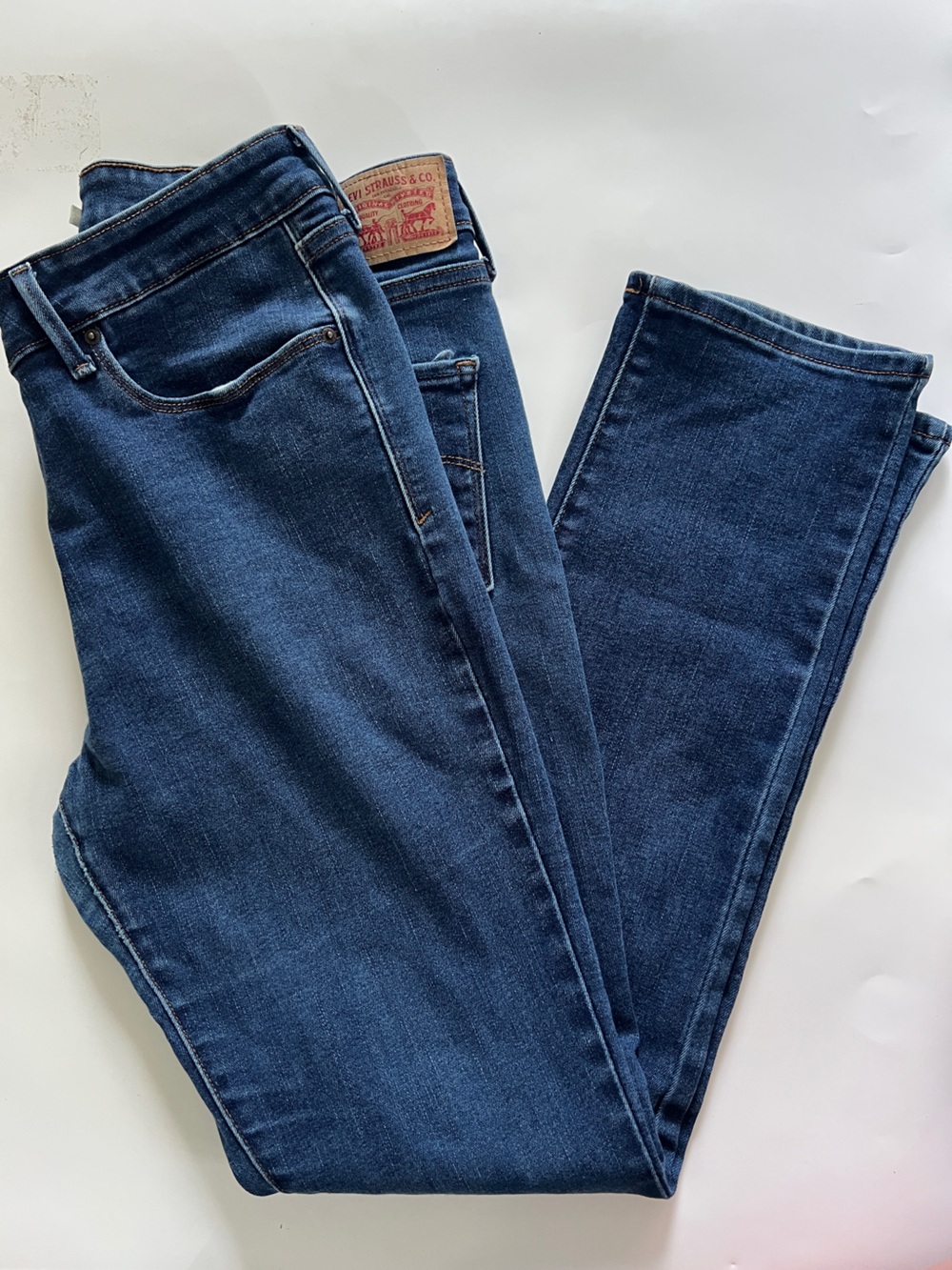 Levi's Women's mid rise Skinny Jeans in Dark Blue stretch Denim